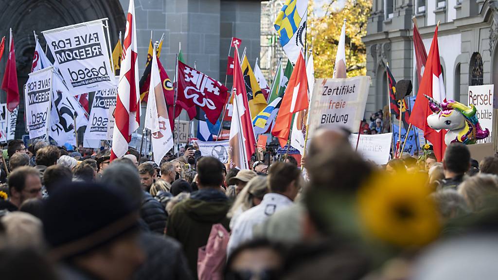 Grosser Aufmarsch der Massnahmengegner in Bern