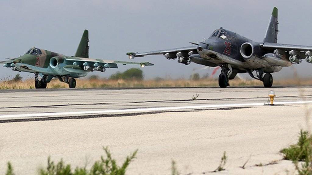 Russische Kampfflugzeuge heben ab für einen Einsatz über Syrien: Damit die russischen und amerikanischen Jets einander nicht in die Quere kommen, haben Gespräche zwischen den beiden Verteidigungsministerien stattgefunden. (Archivbild)
