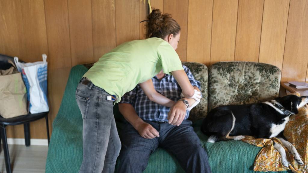 Gegen die Patientenbeteiligung an den Kosten ambulanter Pflege regt sich im Tessin heftiger Widerstand. (Symbolbild)