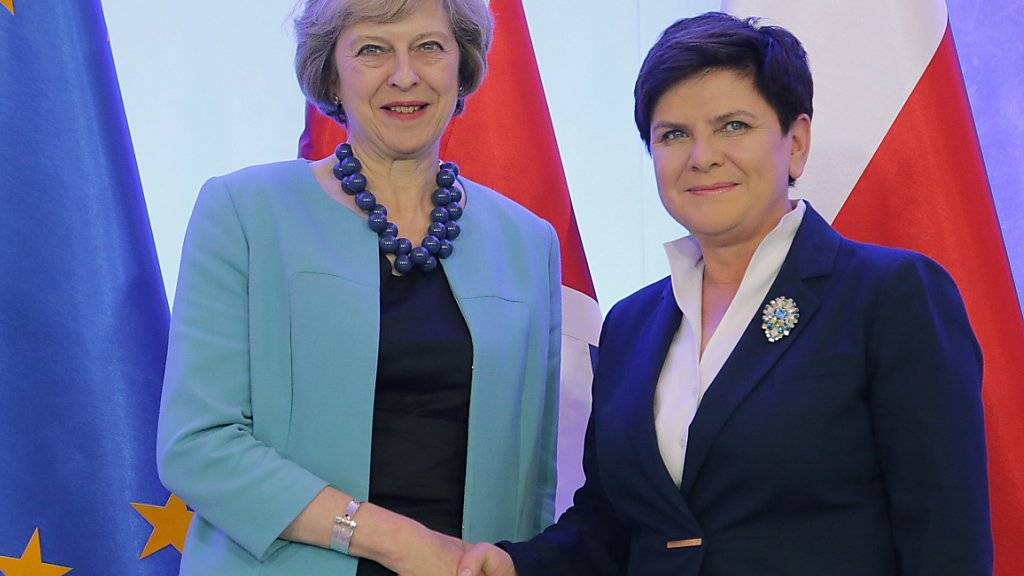 Demonstrieren Einigkeit: Die britische Premierministerin Theresa May und die polnische Regierungschefin Beata Szydlo.