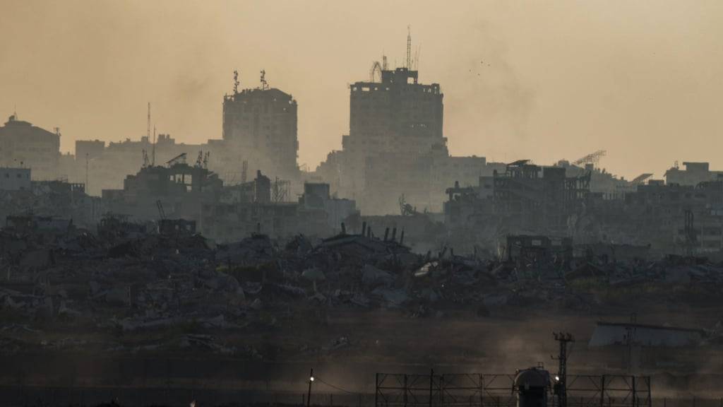 Rauchschwaden nach israelischem Bombardement im Gazastreifen. Foto: Ilia Yefimovich/dpa
