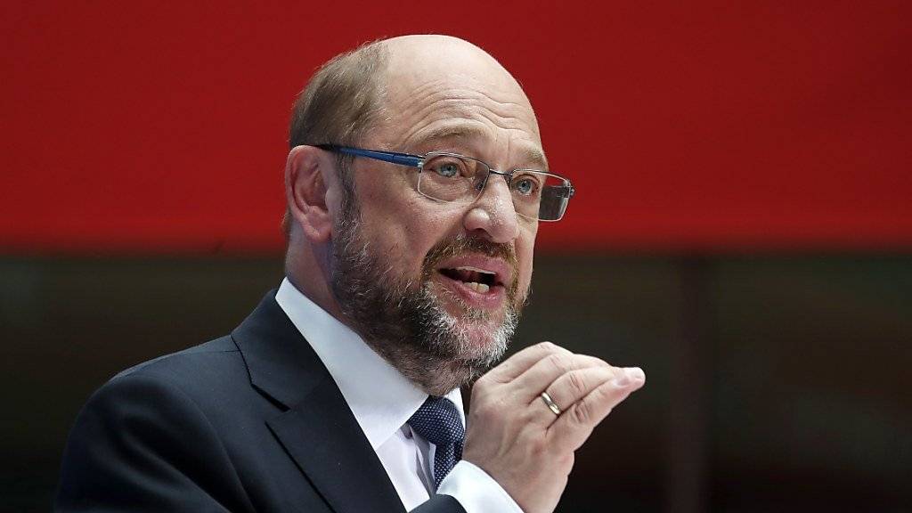 Nach anfänglichen Traumwerten schwand die Zustimmung für SPD-Kandidat Schulz in den Umfragen kontinuierlich: Er und seine Partei liegen abgeschlagen auf Platz zwei hinter Kanzlerin Merkel und ihrer CDU.