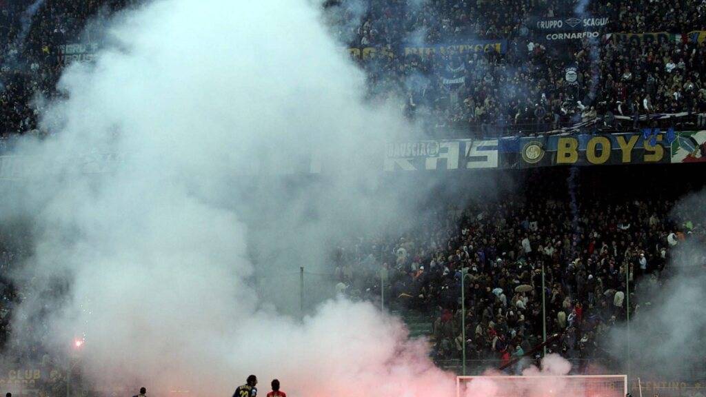 Den Ultras des Fussballvereins Inter Mailand werden mafiöse Machenschaften vorgeworfen. (Archivbild)