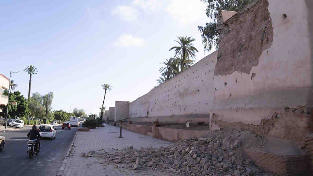Bei einem verheerenden Erdbeben der Stärke 6,8 bis 6,9 wurden in der Nacht auf Samstag über 800 Menschen in Marokko getötet.