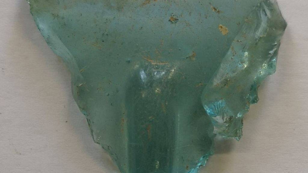 Erstmals haben Archäologen im Kanton Uri eine Glasscherbe aus der römischen Zeit gefunden.