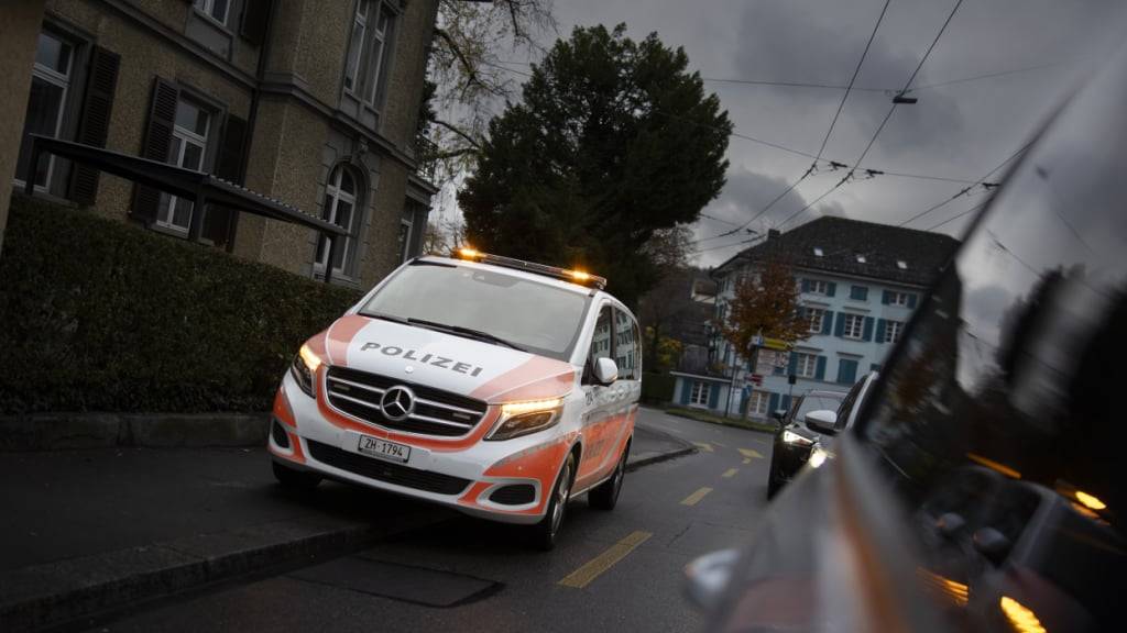 Die Stadtpolizei Winterthur hat am Donnerstagabend einen E-Scooter-Fahrer festgenommen, der zu schnell unterwegs war. Bei ihm wurden Kokain und Waffen gefunden. (Symbolbild)
