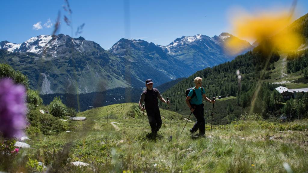 Graubünden scheint sich laut einer Gesundheitsbefragung positiv auf das Wohlbefinden der Einwohnenden auszuwirken. (Archivbild)