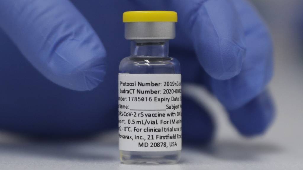 Eine Honkonger Studie hat gezeigt, dass der Totimpfstoff CoronaVac nicht gegen die Omikron-Variante wirkt. Die Schweiz erwartet mit Novavax einen anderen Totimpfstoff. Er ist in der Schweiz - anders als in der EU - noch nicht zugelassen (Archivbild).
