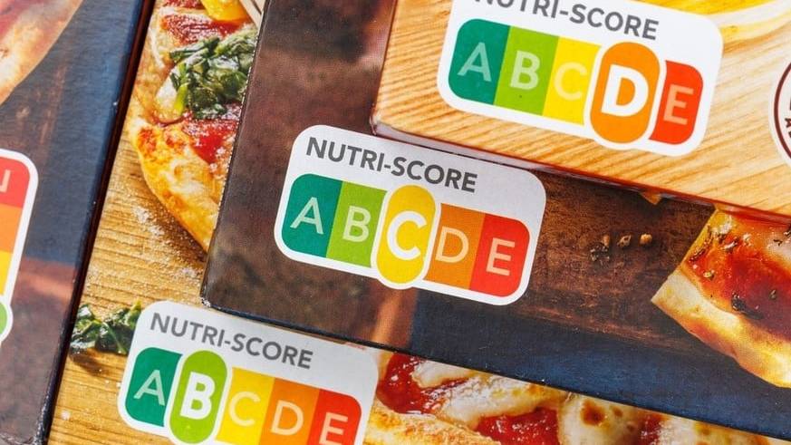 Der Nutri-Score bewertet Produkte von A bis E. Sind die Nährwerte eines Nahrungsmittels besonders gut, erhält es ein grünes A. Diejenigen Produkte mit den schlechtesten Nährwerten erhalten ein rotes E.