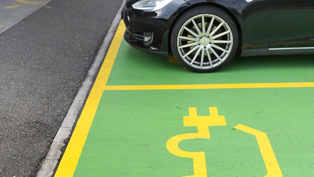 Das Zuger Kantonsparlament sprach sich gegen einen Bonus für energieeffizientes Autofahren aus. (Symbolbild)