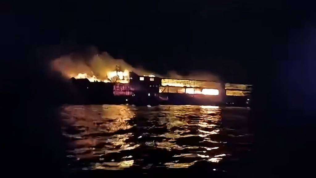 87 Menschen nach Brand auf Fähre vermisst