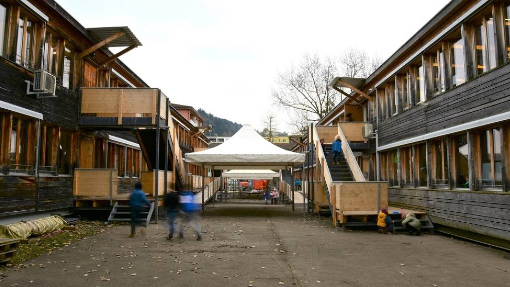 Die beiden sogenannten Palazzine, in denen fünf Horwer Schulklassen untergebracht sind, werden durch einen Neubau ersetzt.