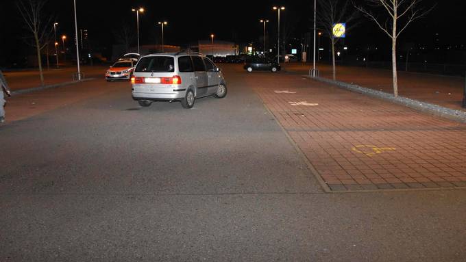 Zweijähriger auf Parkplatz angefahren