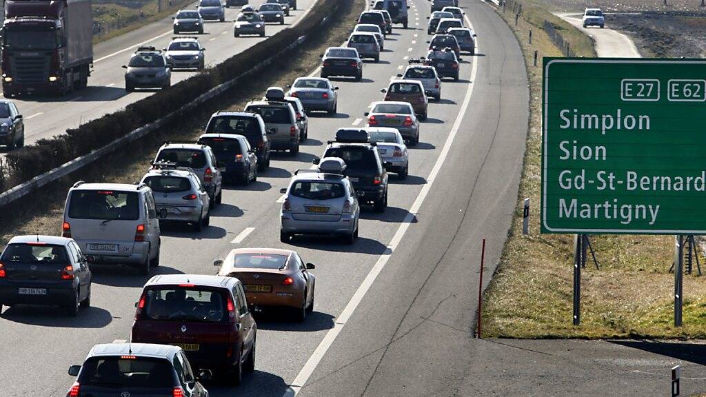 Wegen der Sportferien muss in den kommenden Wochen vielerorts mit einem höherem Verkehrsaufkommen gerechnet werden. (Archivbild)