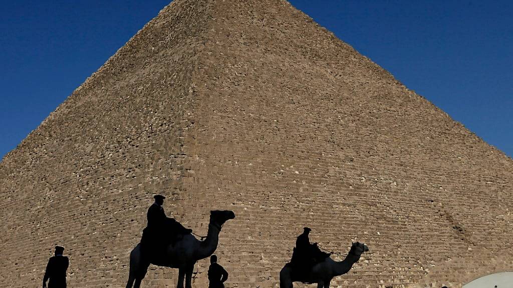 Kamele bei den Pyramiden sollen besser geschützt werden. (Archivbild)