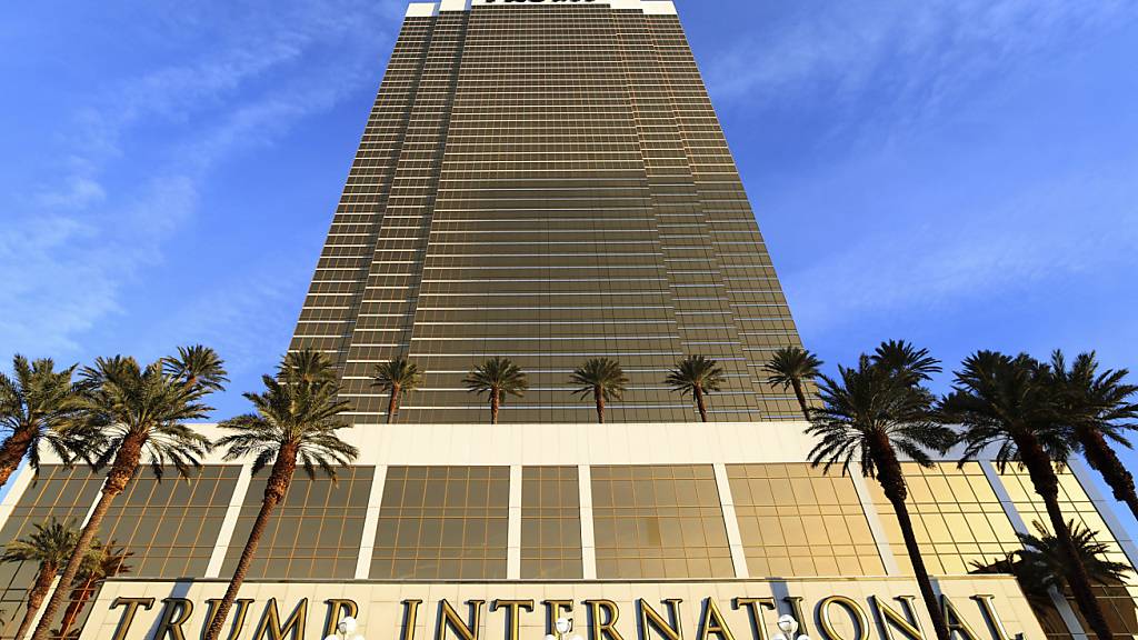 Das Trump International Hotel in Las Vegas. Foto: Bizuayehu Tesfaye/Las Vegas Review-Journal/AP/dpa - ACHTUNG: Nur zur redaktionellen Verwendung und nur mit vollständiger Nennung des vorstehenden Credits