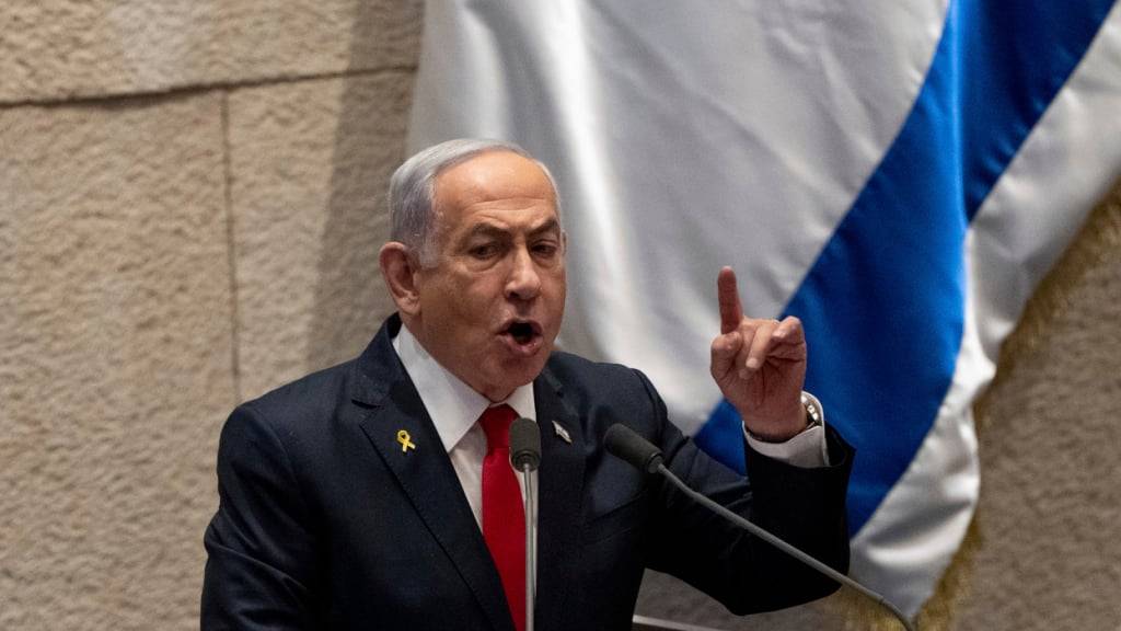 ARCHIV - Israels Ministerpräsident Benjamin Netanjahu spricht in der Knesset, dem israelischen Parlament. Foto: Ohad Zwigenberg/AP/dpa/Archivbild