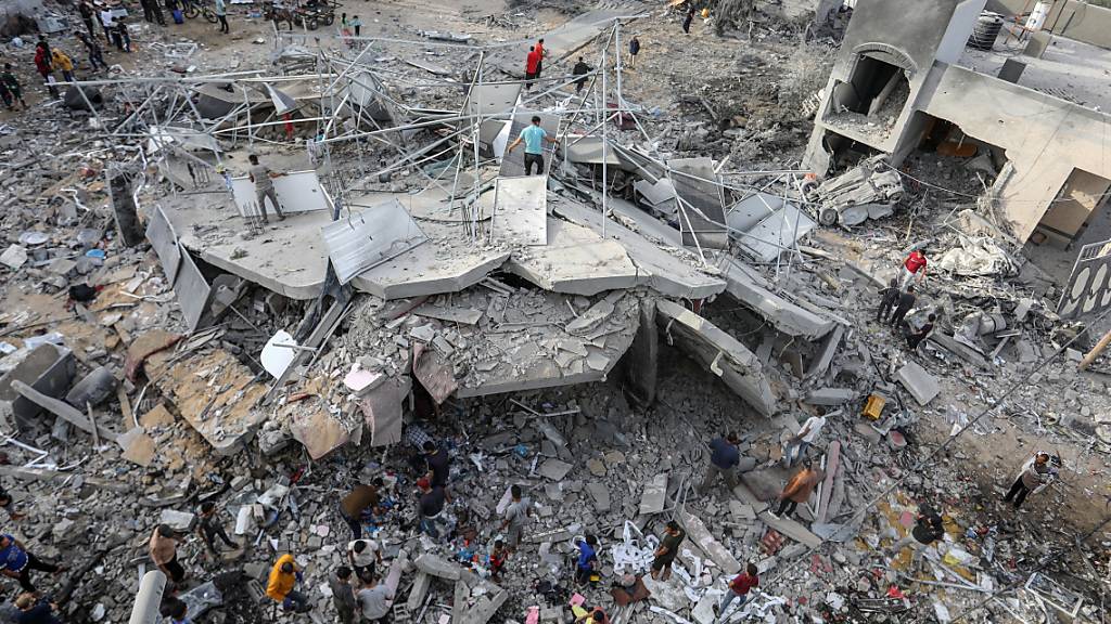 In den vergangenen Wochen wurden durch die Kämpfe im Gazastreifen infolge des Hamas-Angriffs viele Häuser zerstört und Menschen vertrieben. Foto: Abed Rahim Khatib/dpa