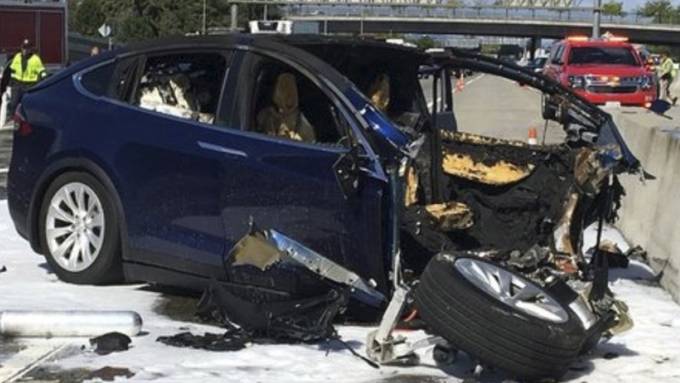 Autopilot nach tödlichem Unfall im Fokus