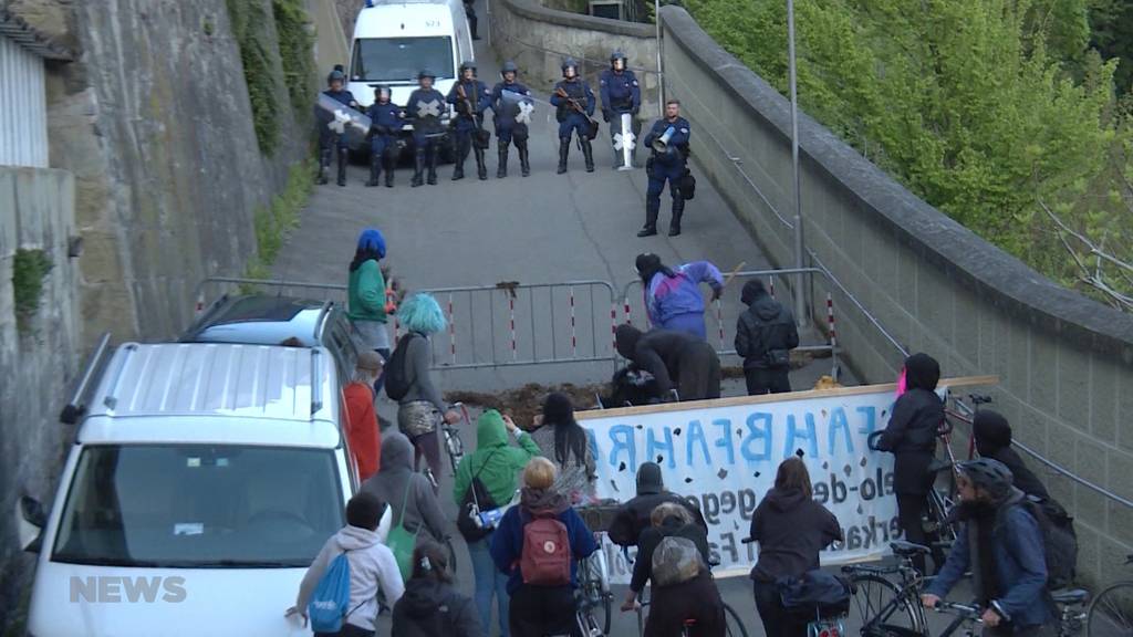 Besetzer-Kollektiv „Fabrikool“ weigert sich zu gehen 