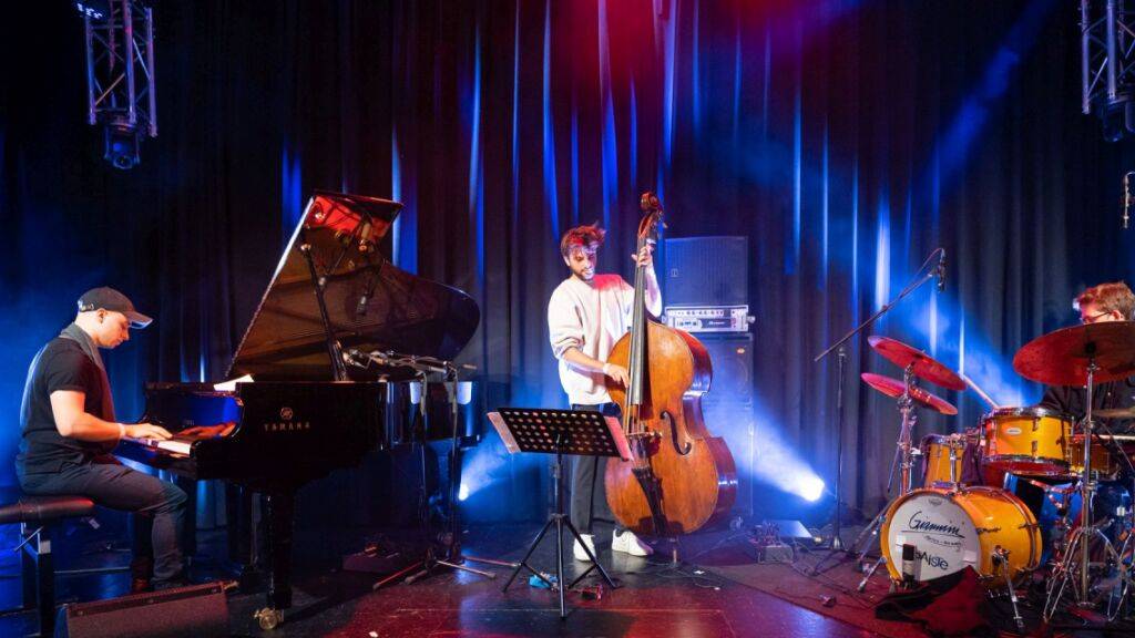 Das Matthieu Mazué Trio hat die Jury am diesjährigen ZKB Jazzpreis überzeugt. Die Band belegte vor den Berner OORT CLOUD den ersten Platz. (Foto: Organisatoren ZKB Jazzpreis)