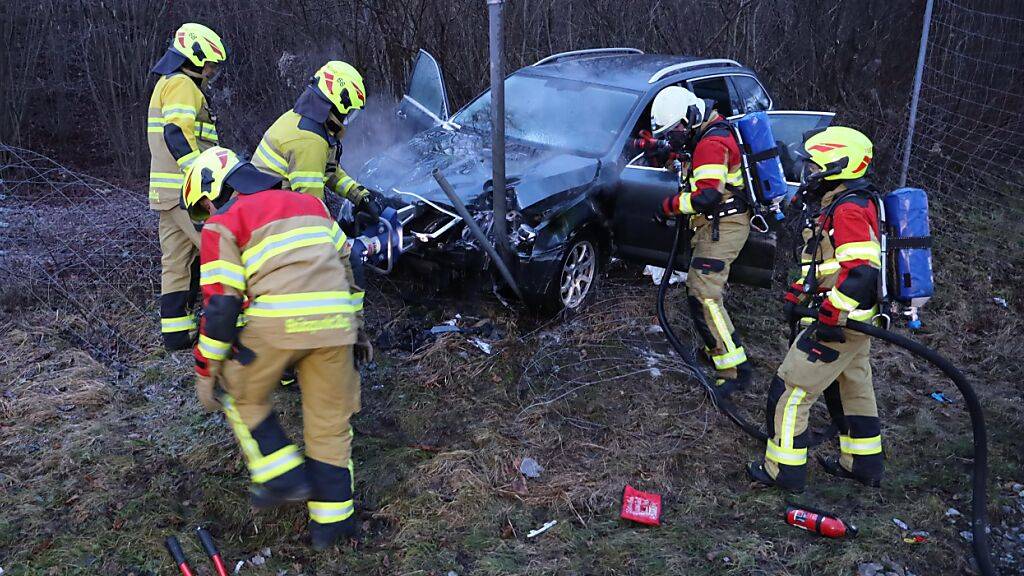 Die Zuger Polizei rückte am Mittwochmorgen zu einem Unfall auf der Autobahn A4 bei Küssnacht SZ aus.