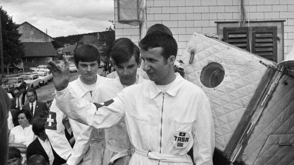 Als junge Gretzenbacher zum Mond fuhren: Die drei Amateur-Astronauten Klemens Schenker, Franz und Peter Wiehl vom «Team Apollo Switzerland America» und ihre Raumkapsel. (Archivbild)