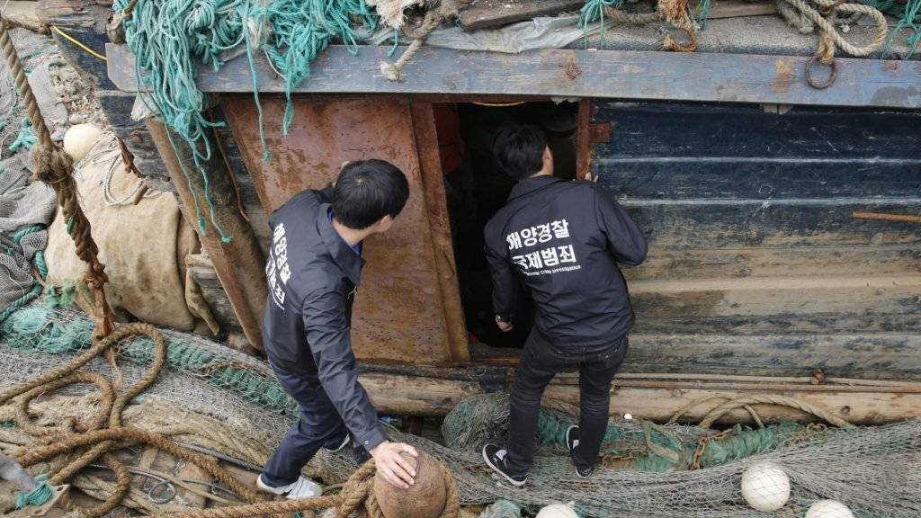 Beschlagnahmtes chinesisches Fischerboot in Südkorea bei einem früheren Zwischenfall: Am Freitag sollen indonesische Militärschiffe auf chinesische Boote geschossen haben, die sich in umstrittenem Seegebiet befanden. (Archivbild)
