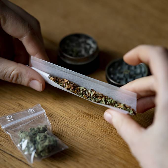 700 Berner Kifferinnen und Kiffer für Cannabis-Studie gesucht
