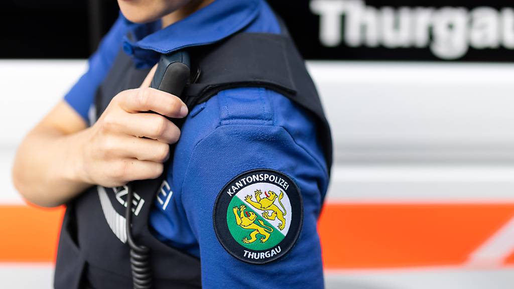 Gemäss der Kantonspolizei Thurgau wurde eine Spaziergängerin auf den Unfall aufmerksam. (Symbolbild)
