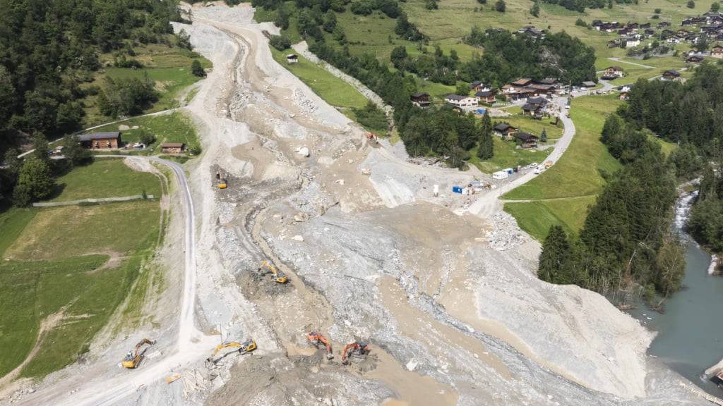 Der Wildbach Fregnoley hat nach verschiedenen Murgängen, die in den letzten Tagen niedergegangen sind, sein Gesicht verändert. Auf der Höhe der Dranse hat sich ein See gebildet.