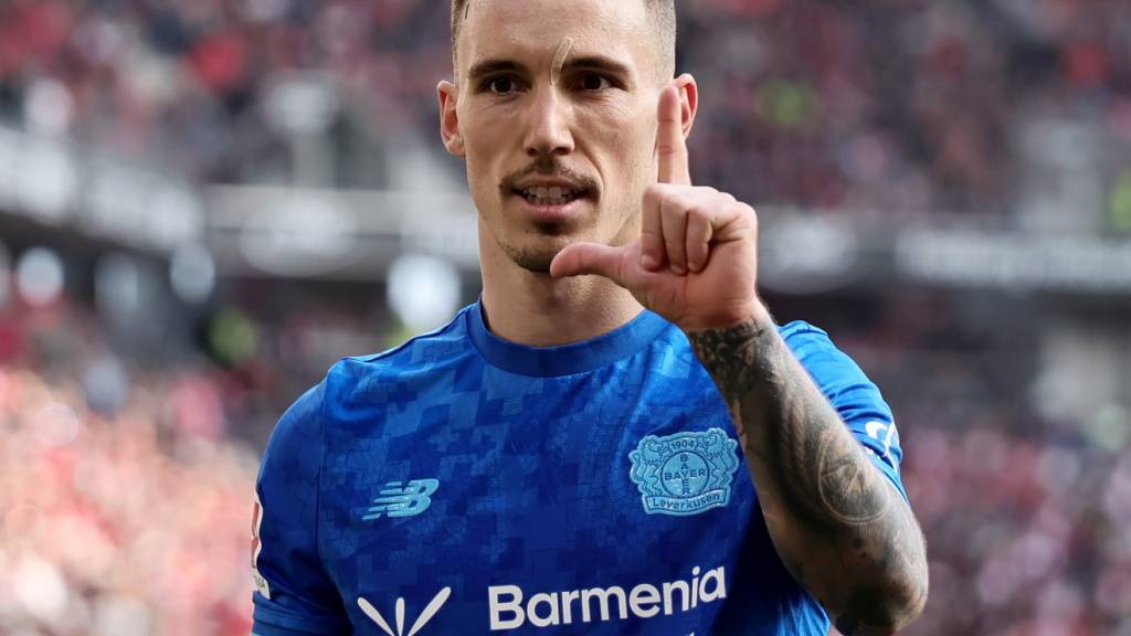 Zwei bedeutende Trophäen gewann Alejandro Grimaldo mit Bayer Leverkusen. Nun zieht es den Spanier in die Heimat zu Atlético Madrid