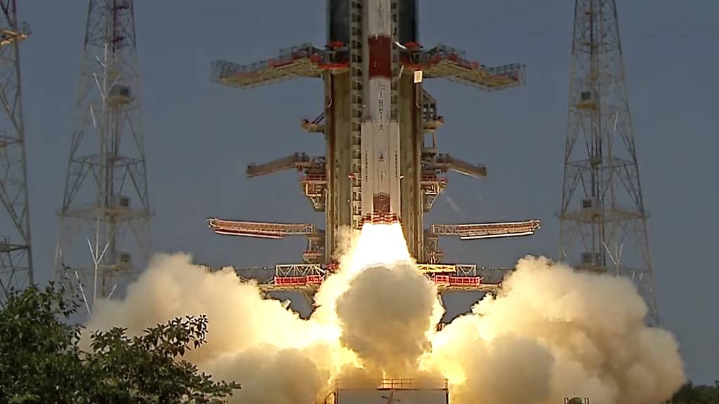 Indien hat einen Forschungssatelliten auf den Weg zur Sonne geschickt. Auf der ostindischen Insel Sriharikota startete eine Rakete mit dem Satelliten Aditya-L1.