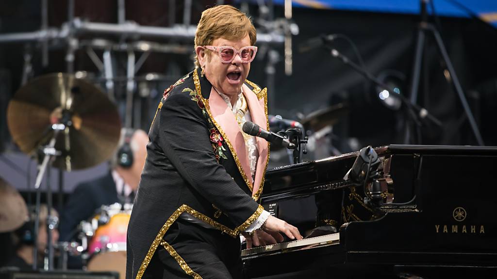 Noch war es nicht das letzte Schweizer Konzert von Elton John - die Wehmut war im Berner Stadion Wankdorf aber spürbar.