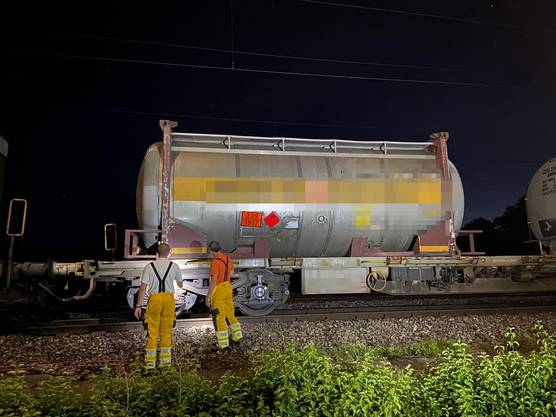 Villmergen AG, September 5: A leaking valve on a freight train caused a strong odor.  According to the police, there was no danger to people or the environment.