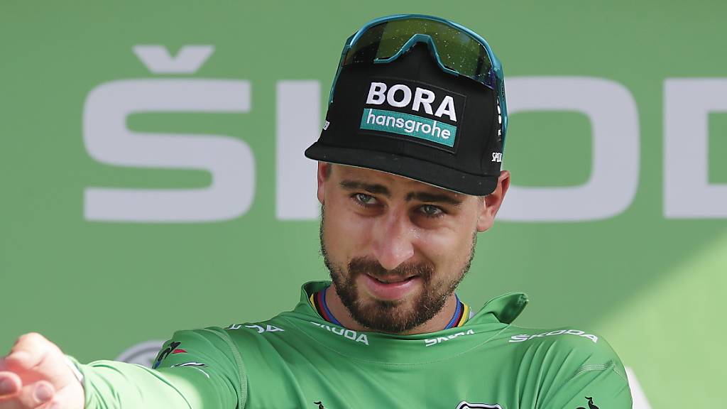 Peter Sagan krempelt den Ärmel für den Giro zurück.