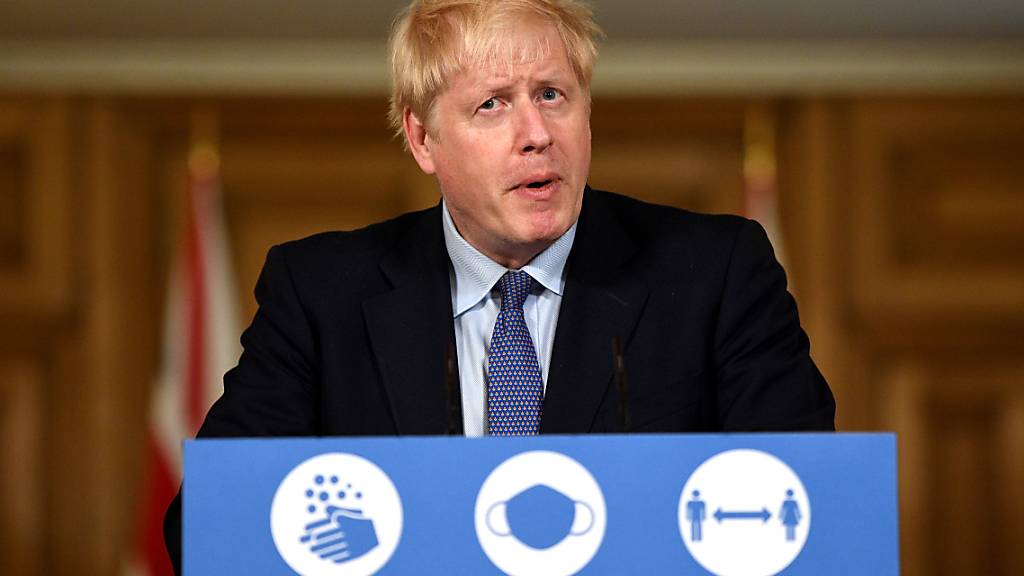 Boris Johnson, Premierminister von Großbritannien, spricht bei einer Pressekonferenz in der 10 Downing Street zur Corona-Pandemie. Die Zahl der Corona-Fälle in Großbritannien steigt weiter an. Foto: Leon Neal/PA Wire/dpa