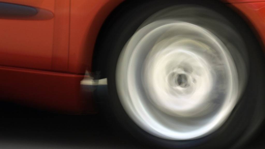 Die Luzerner Polizei nahm einen 19-jährigen Raser fest. (Symbolbild)