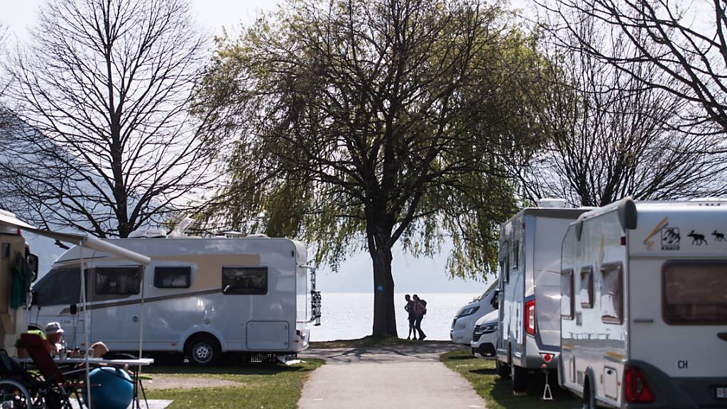 Auf die Campingplätze in der Schweiz dürfte es diesen Sommer wieder einen regelrechten Run geben. Die Onlinebuchungen liegen um gut 250 Prozent über Vorjahr. (Archivbild)