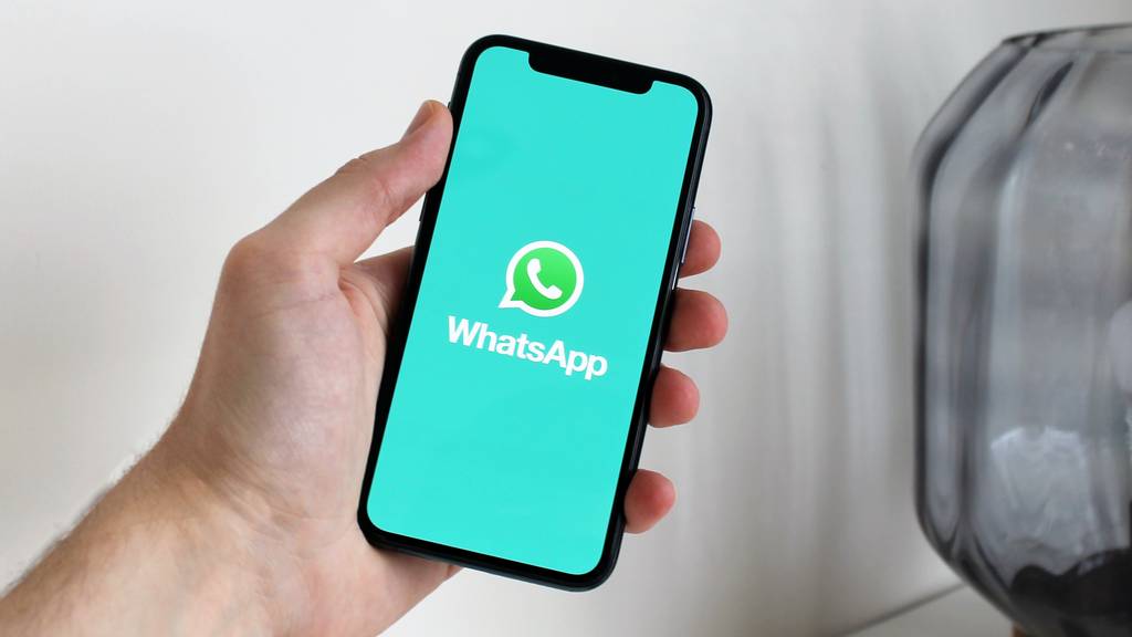 Schicke uns eine WhatsApp-Nachricht