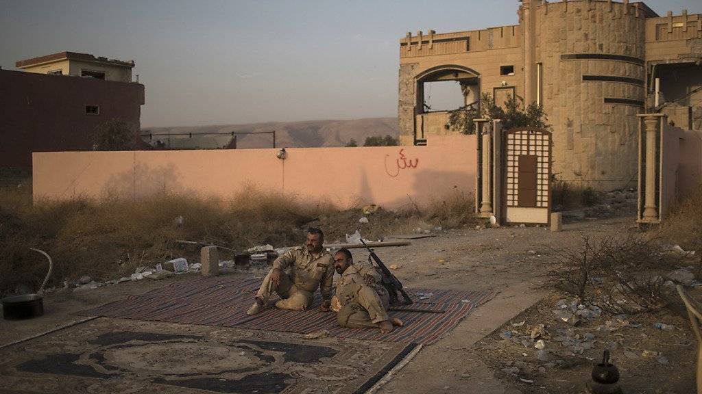 Peschmerga-Kämpfer nach der Einnahme einer Ortschaft östlich von Mossul von der Terrormiliz Islamischer Staat: Kurdischen Truppen wird die gezielte Zerstörung arabischer Häuser im Irak vorgeworfen. (Symbolbild)