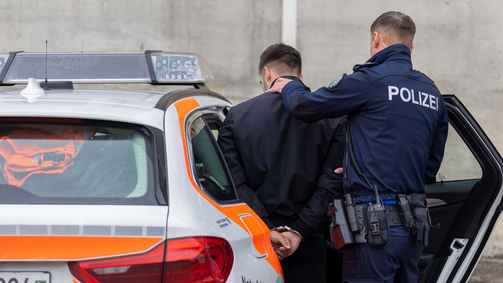 Festnahme_in_Auto_Polizei_St.Gallen