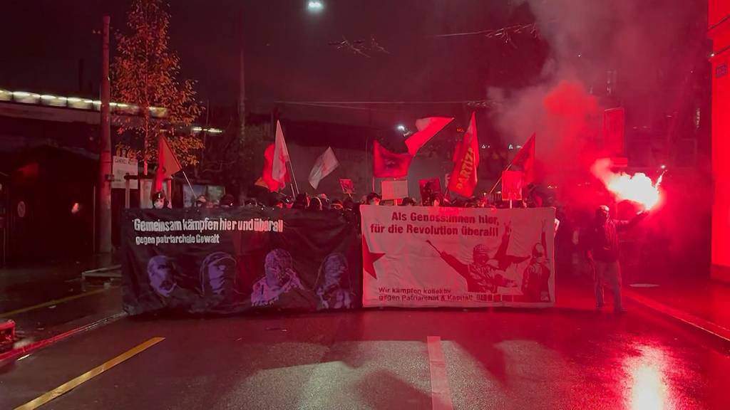 Demonstrierende ziehen durch Zürich und hinterlassen Sprayereien