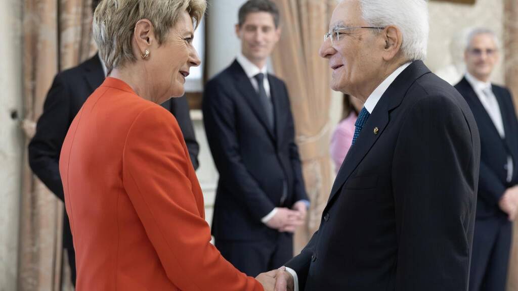Bundespräsidentin Karin Keller-Sutter (links) zu Gast beim italienischen Staatspräsidenten Sergio Mattarella in Rom.