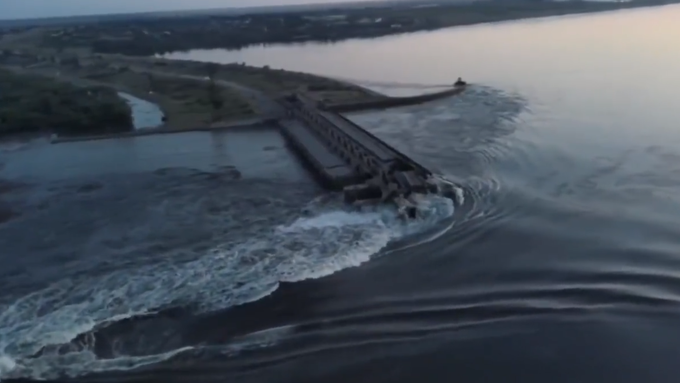 Unbekannte zerstören Damm in Ukraine – verheerende Überschwemmungen befürchtet