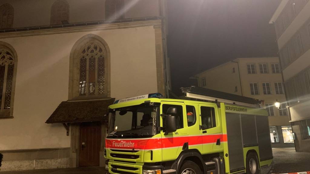 Keine Verletzten gab es am Sonntagnachmittag bei einem Brand in der Stadtkirche von Winterthur. Der Brand verursachte einen Sachschaden von mehreren zehntausend Franken im Kircheninnern.