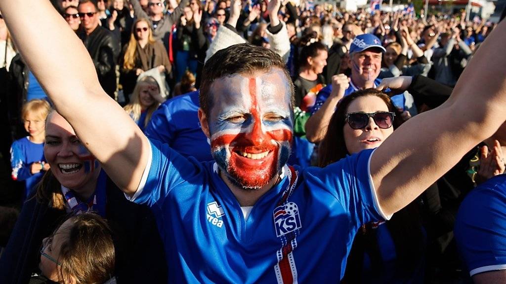 Die Isländer feiern ihr Nationalteam. (Archivbild)