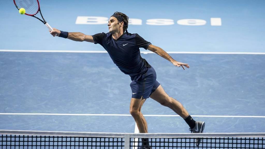 Roger Federer gewinnt gegen David Goffin in Basel.  (KEYSTONE/EPA/ALEXANDRA WEY)