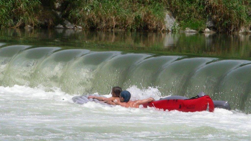 Sind eine tödliche Gefahr: Sogenannte Wasserwalzen in Flüssen. (Symbolbild)