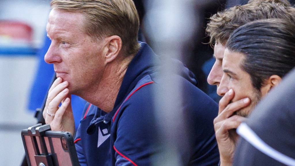 Nachdenkliche Mienen beim neuen Basler Trainer Timo Schultz und seinem Staff. Auch gegen GC gab es für ihr Team keine Punkte